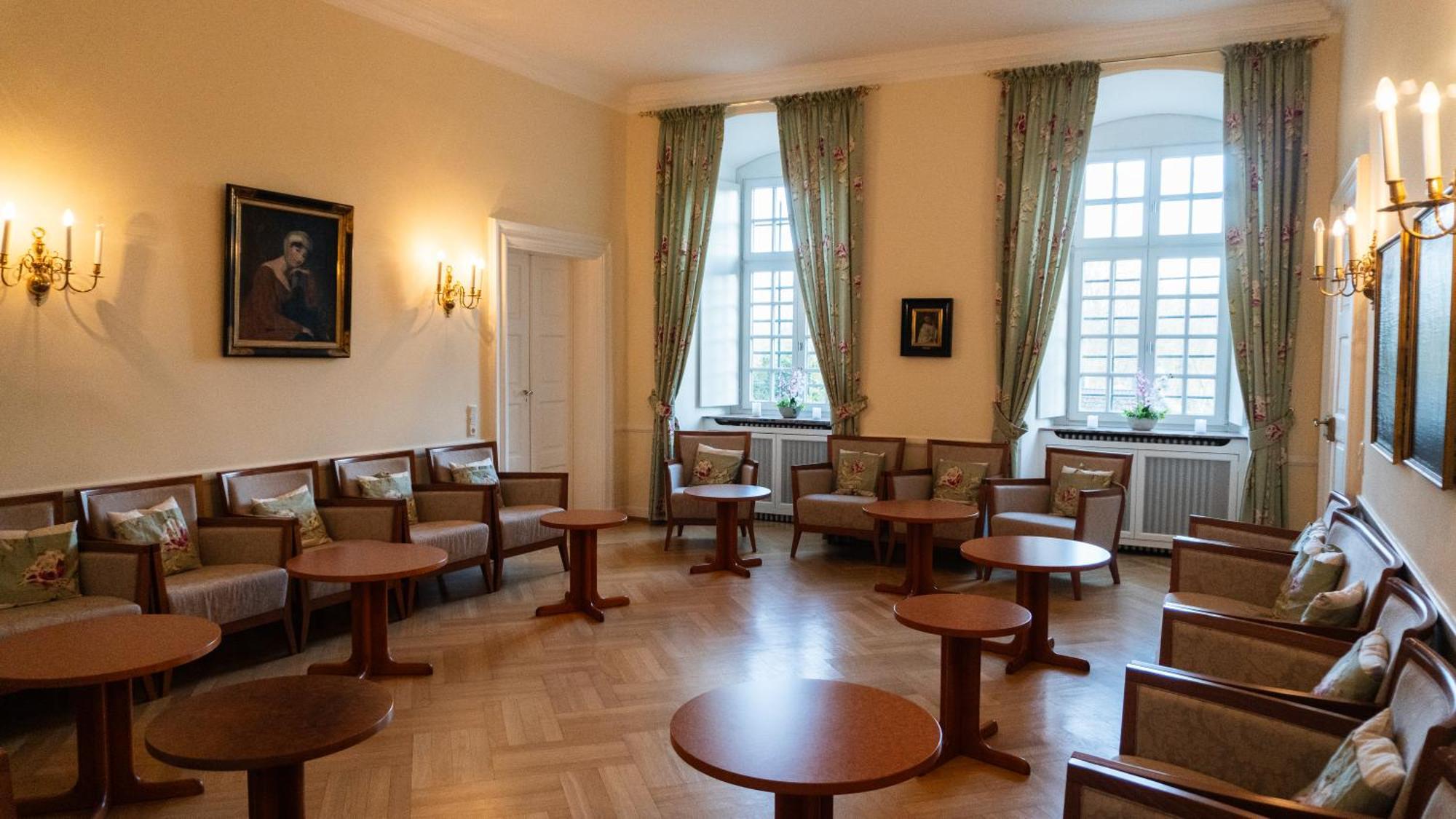 Hotel Schloss Hoehnscheid Бад Аролзен Екстериор снимка
