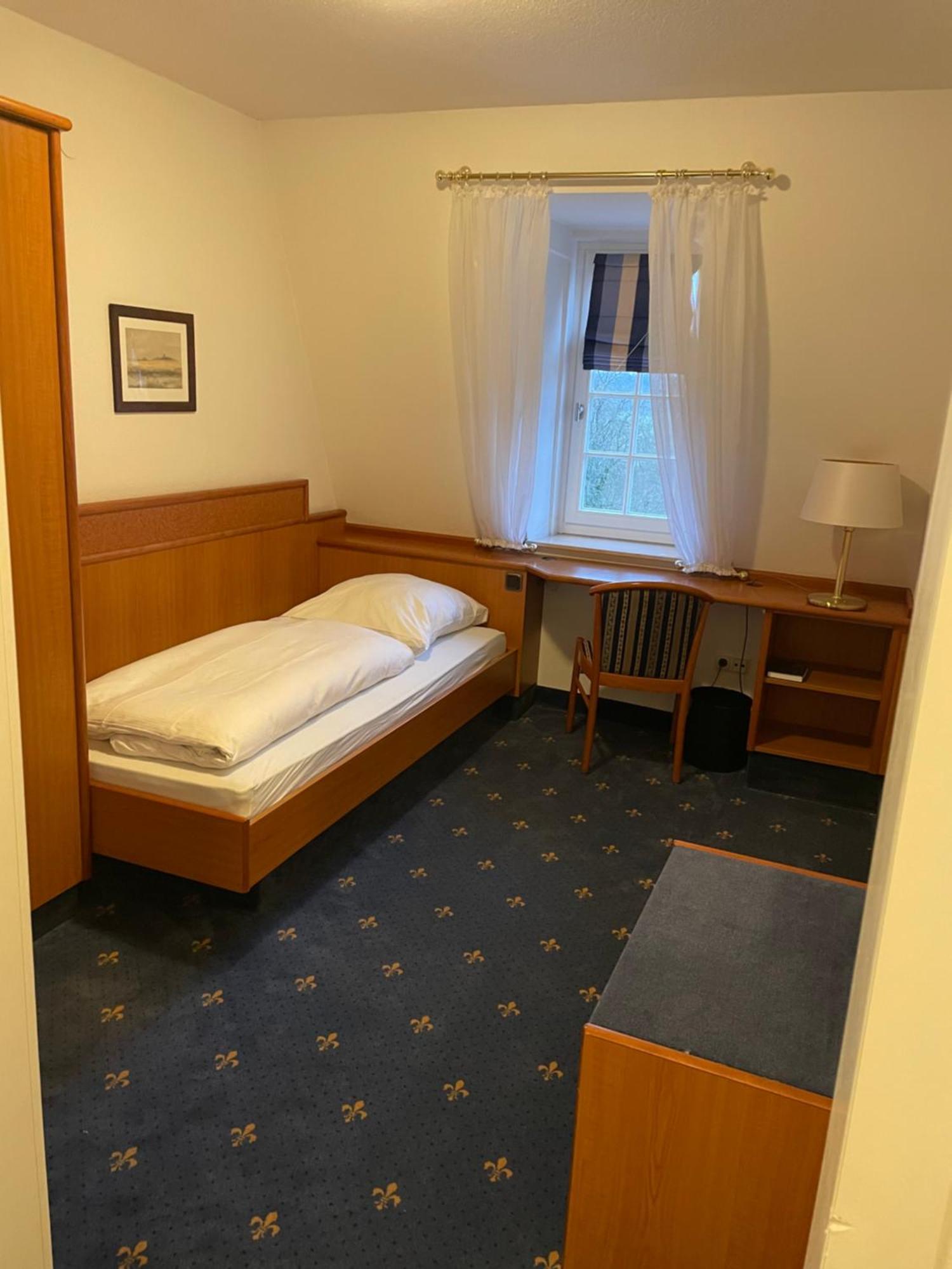 Hotel Schloss Hoehnscheid Бад Аролзен Екстериор снимка
