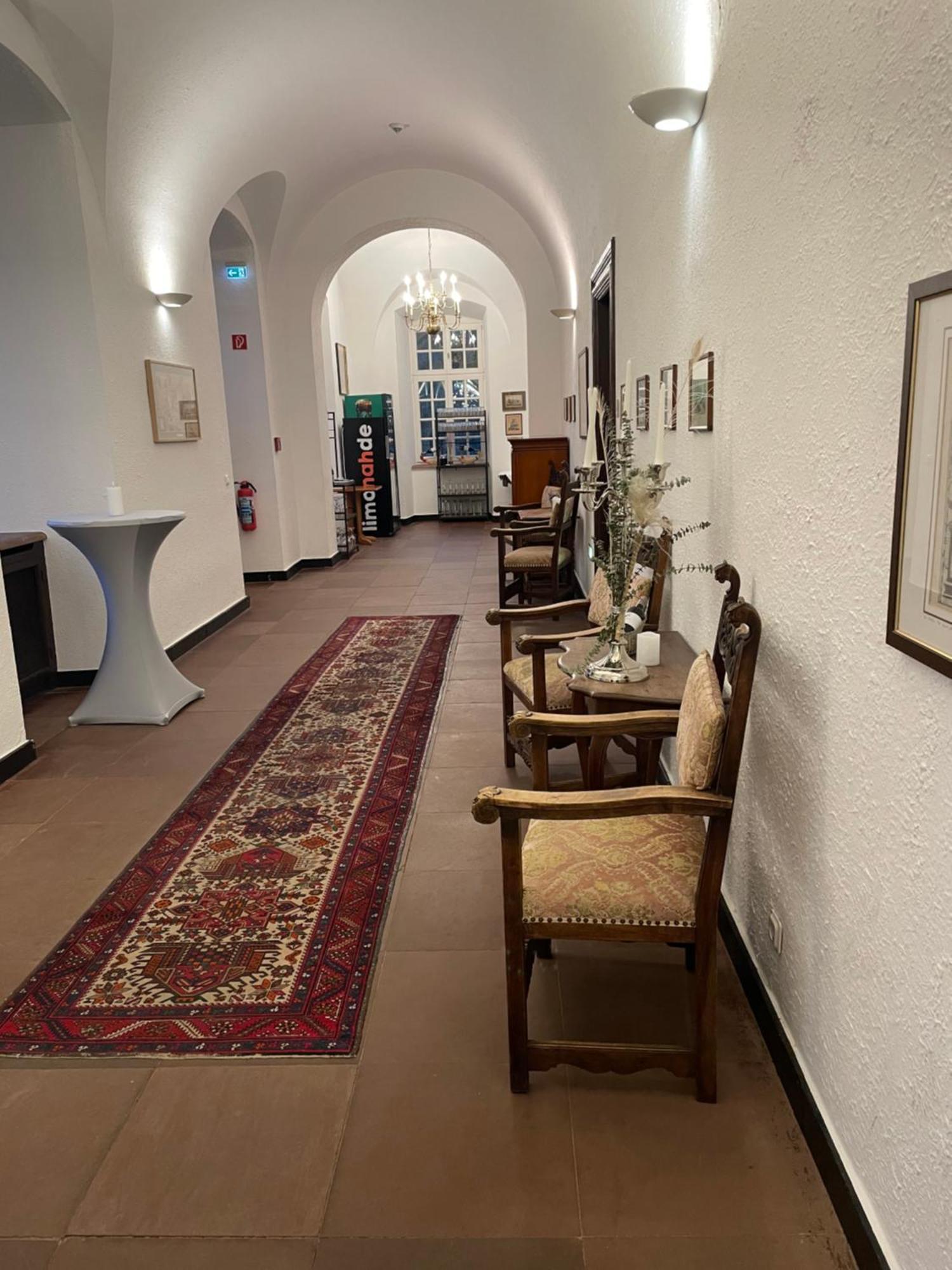 Hotel Schloss Hoehnscheid Бад Аролзен Екстериор снимка