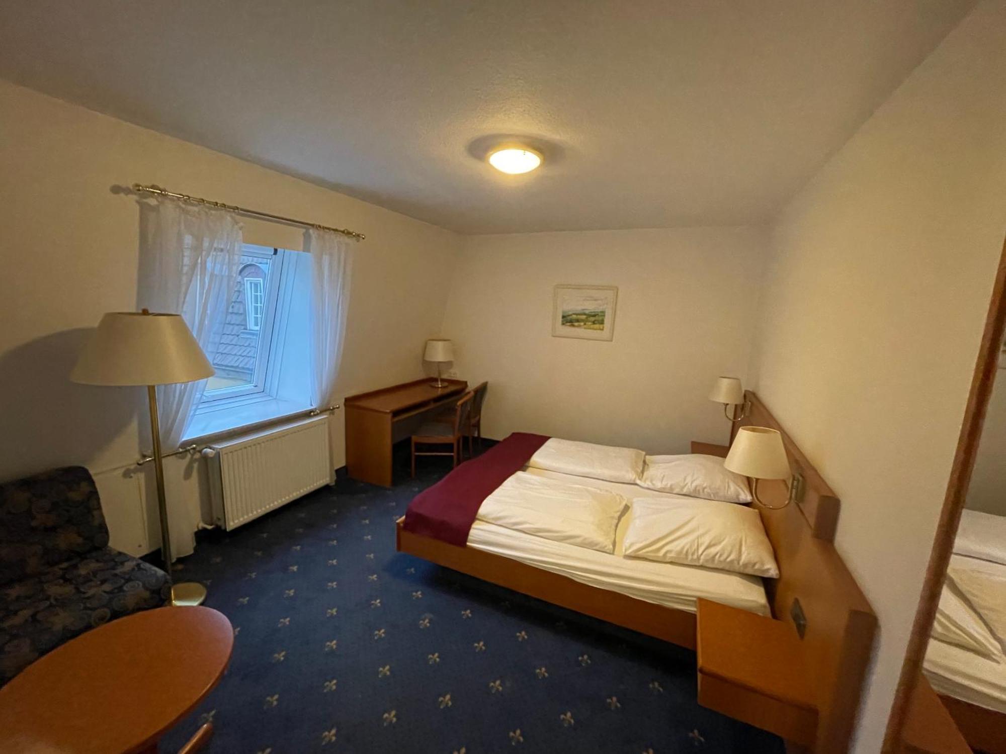 Hotel Schloss Hoehnscheid Бад Аролзен Екстериор снимка