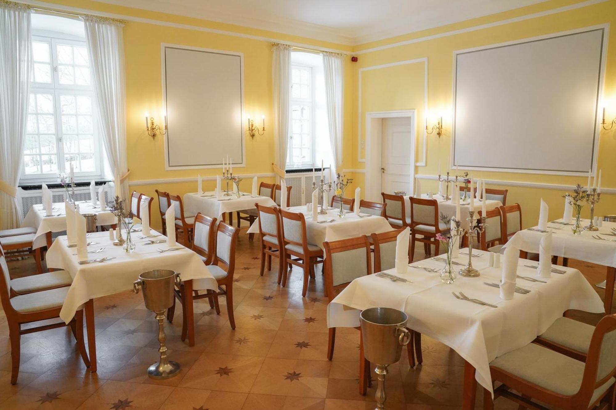 Hotel Schloss Hoehnscheid Бад Аролзен Екстериор снимка