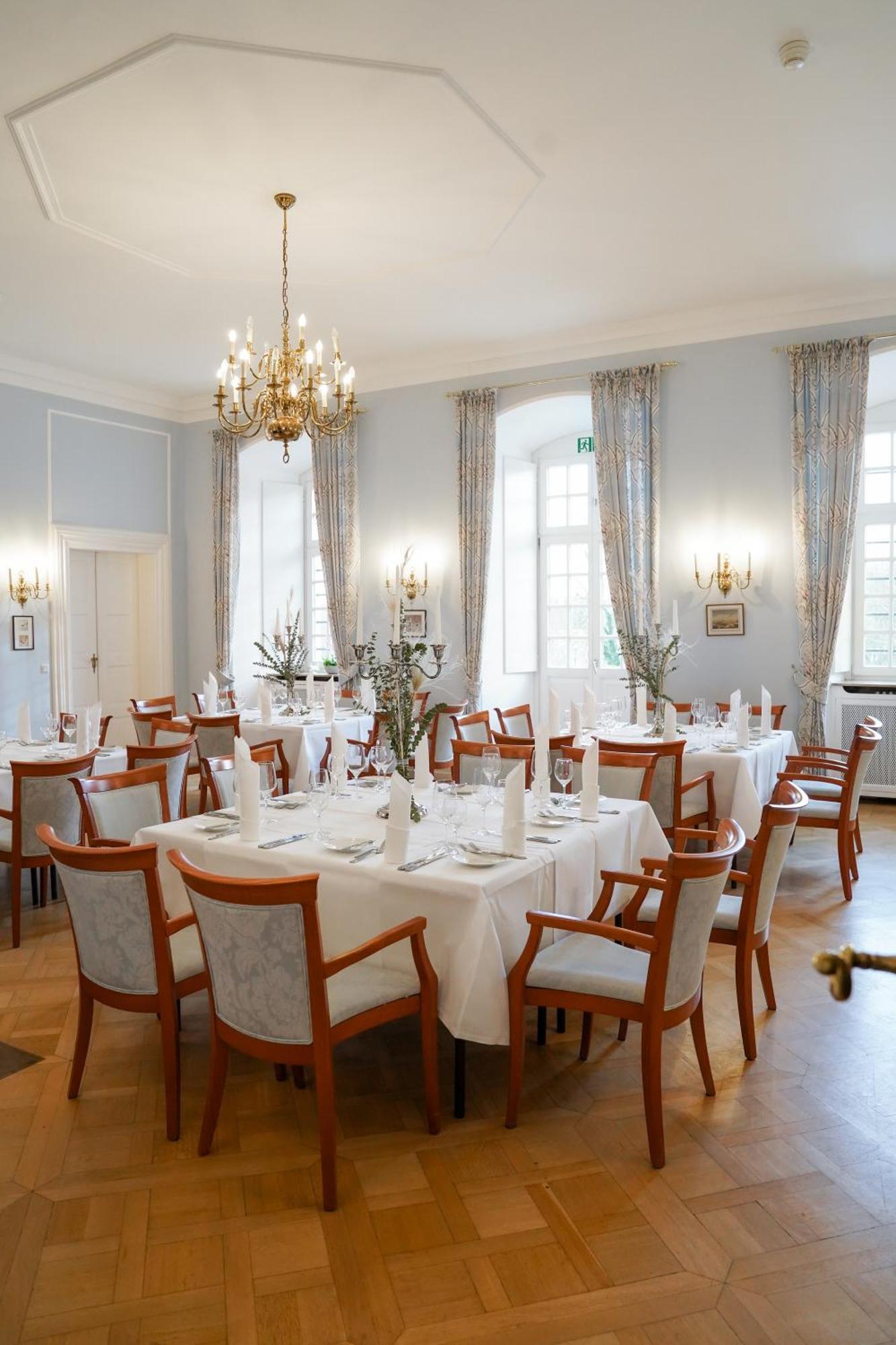 Hotel Schloss Hoehnscheid Бад Аролзен Екстериор снимка