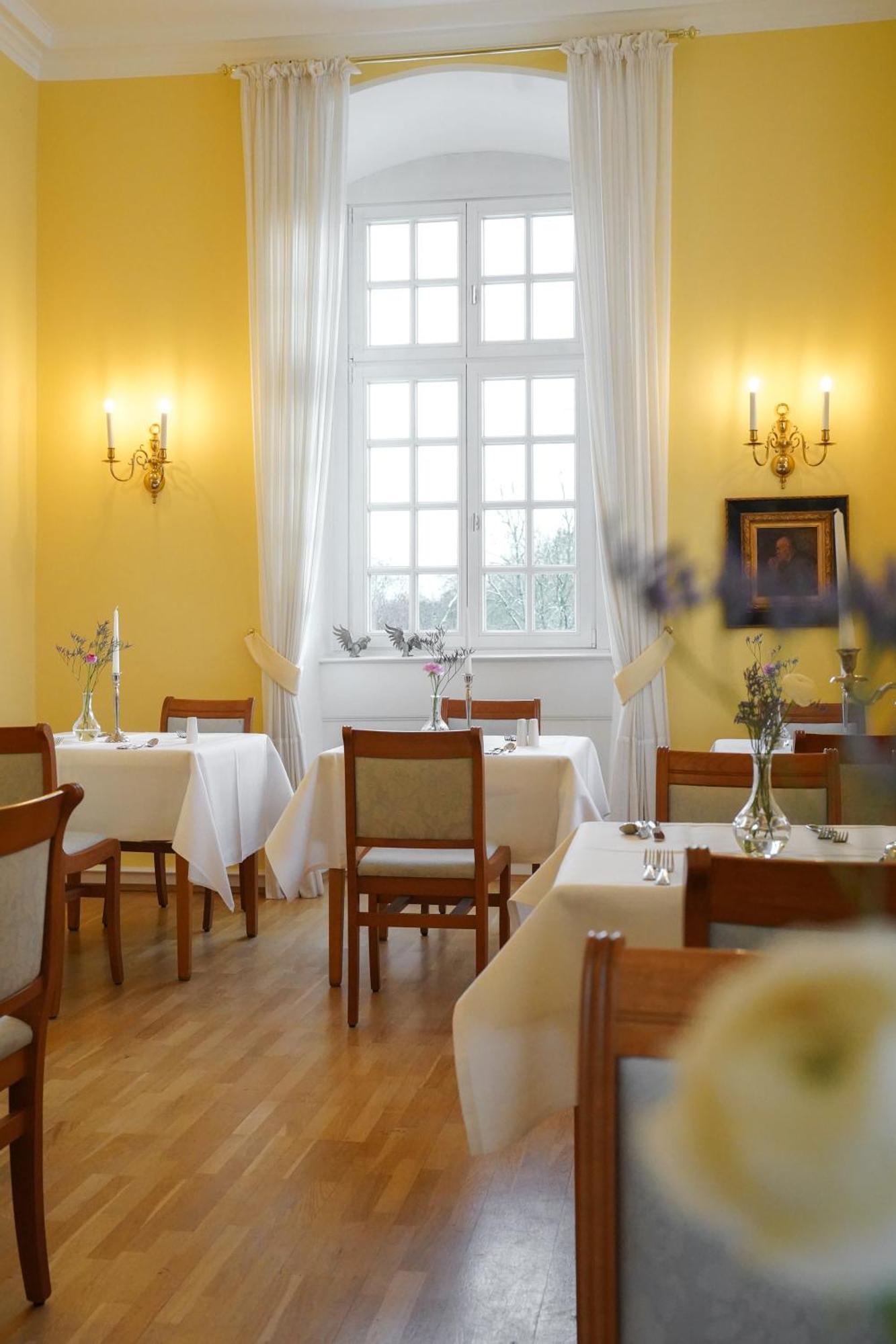 Hotel Schloss Hoehnscheid Бад Аролзен Екстериор снимка