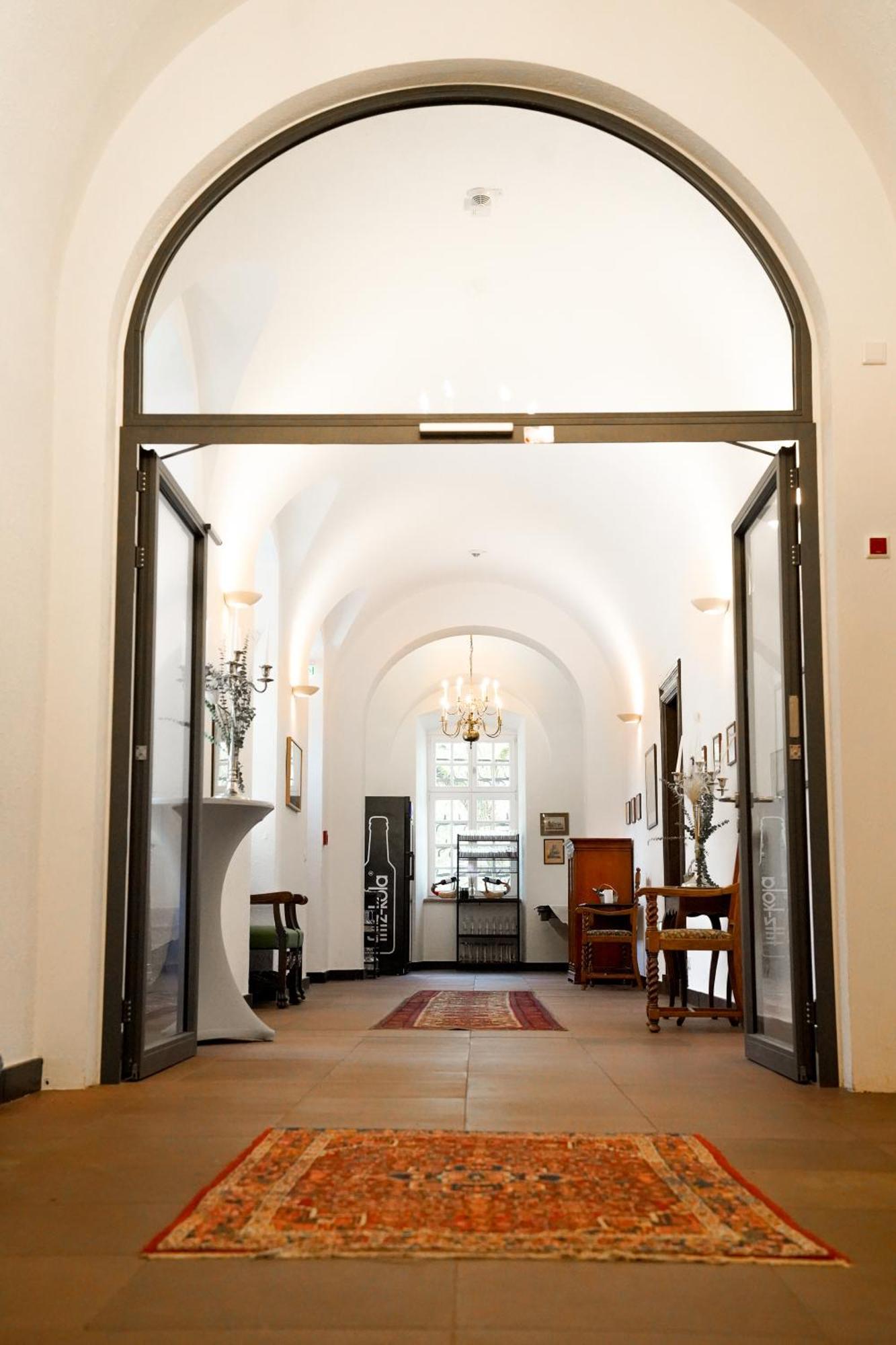 Hotel Schloss Hoehnscheid Бад Аролзен Екстериор снимка