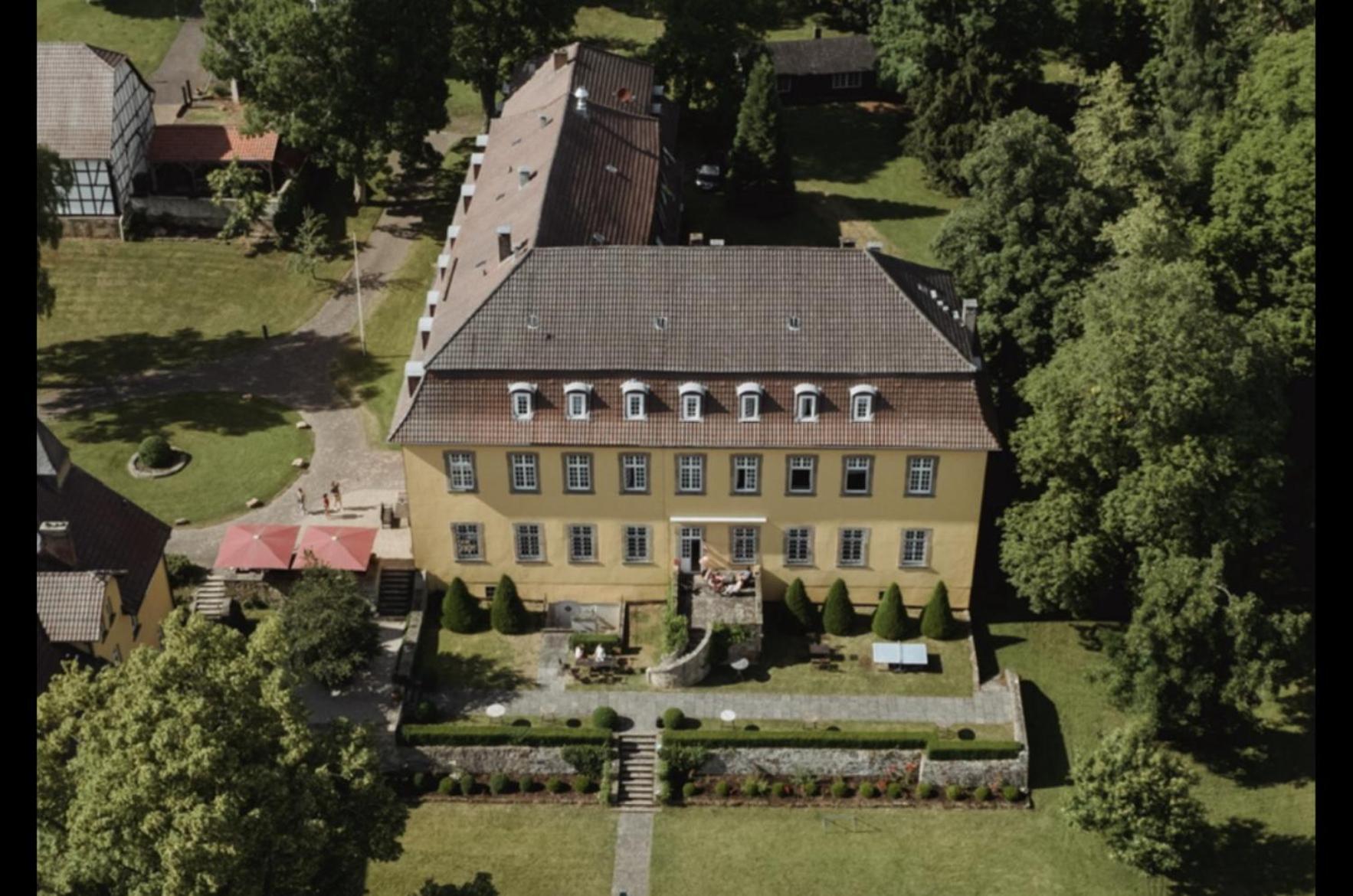 Hotel Schloss Hoehnscheid Бад Аролзен Екстериор снимка